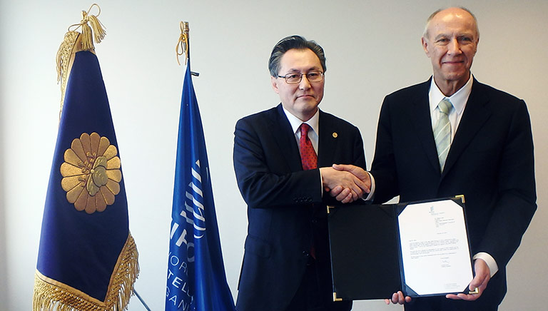 WIPO Director General Francis Gurry and Mr. Masaru Itami, President of the JPAA